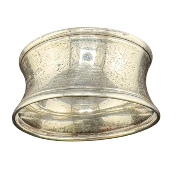 Vintage Silver Napkin Ring Concave with Timeless Charm 10g - Picture 1 of 3
